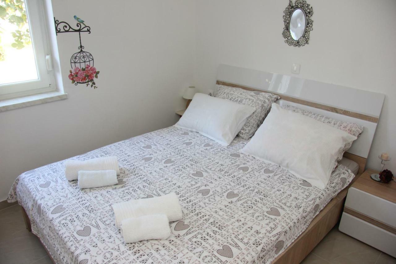 Vacation House "Viola" Фажана Екстер'єр фото